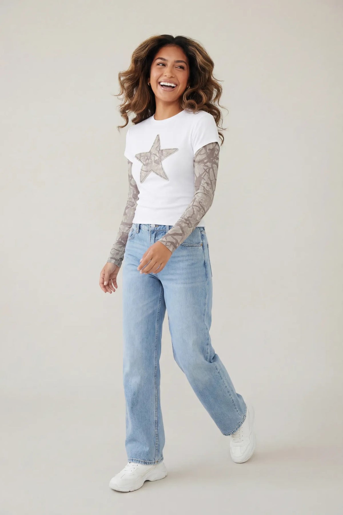 Alt View 3. Double Sleeve Graphic T-Shirt - White