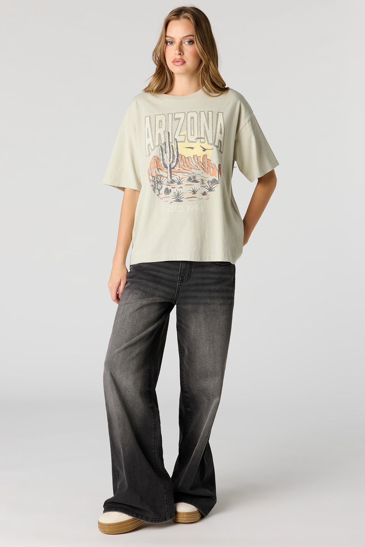 Alt View 3. Graphic Washed Boyfriend T-Shirt - Grey