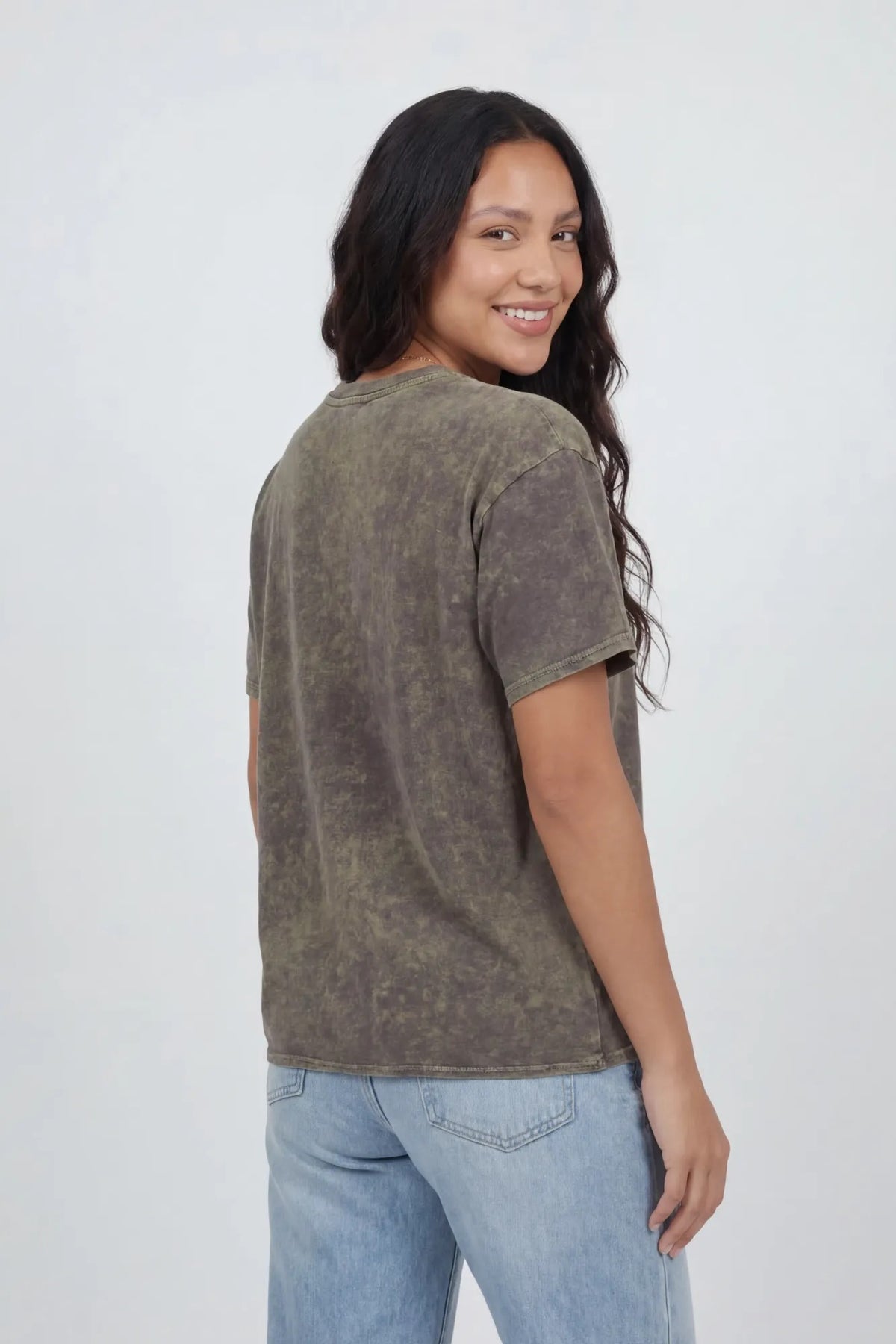 Alt View 4. Washed Graphic Boyfriend T-Shirt - Heather Grey