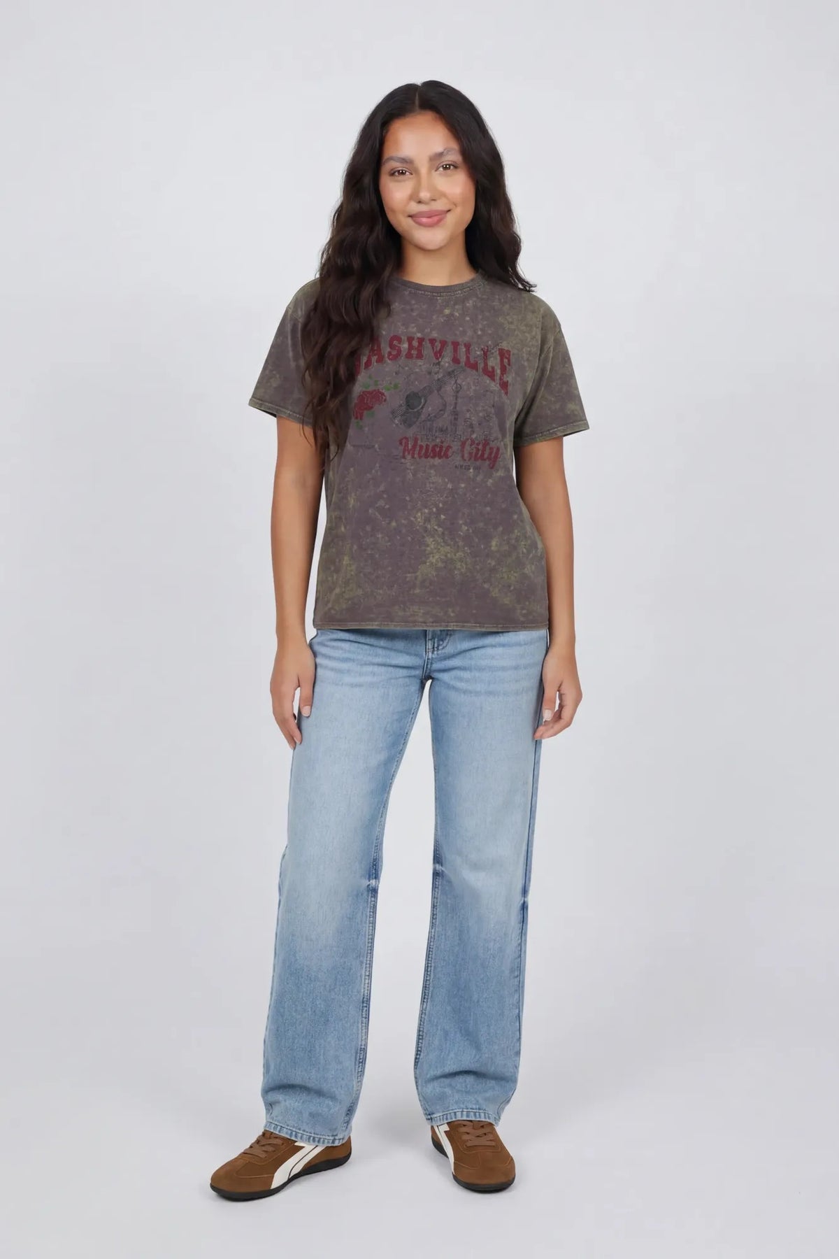 Alt View 3. Washed Graphic Boyfriend T-Shirt - Heather Grey