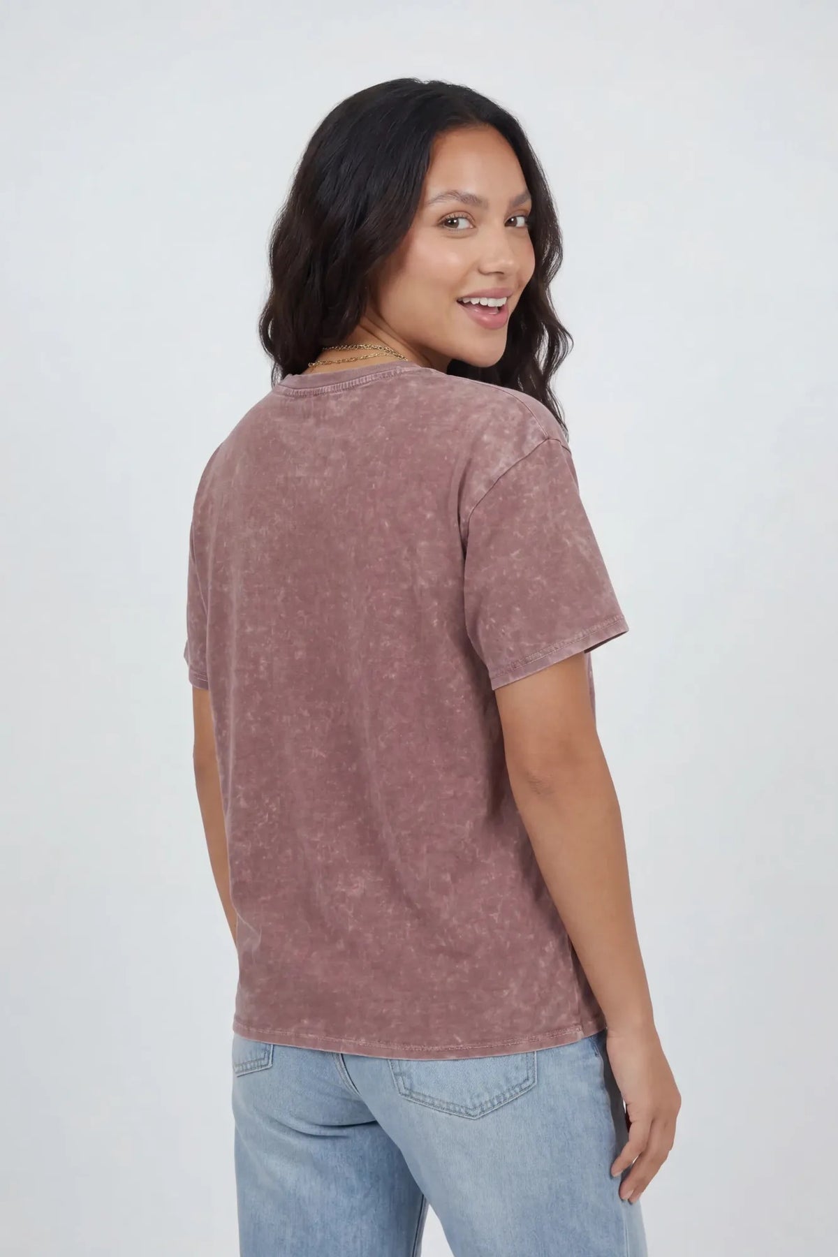 Alt View 4. Washed Graphic Boyfriend T-Shirt - Brown