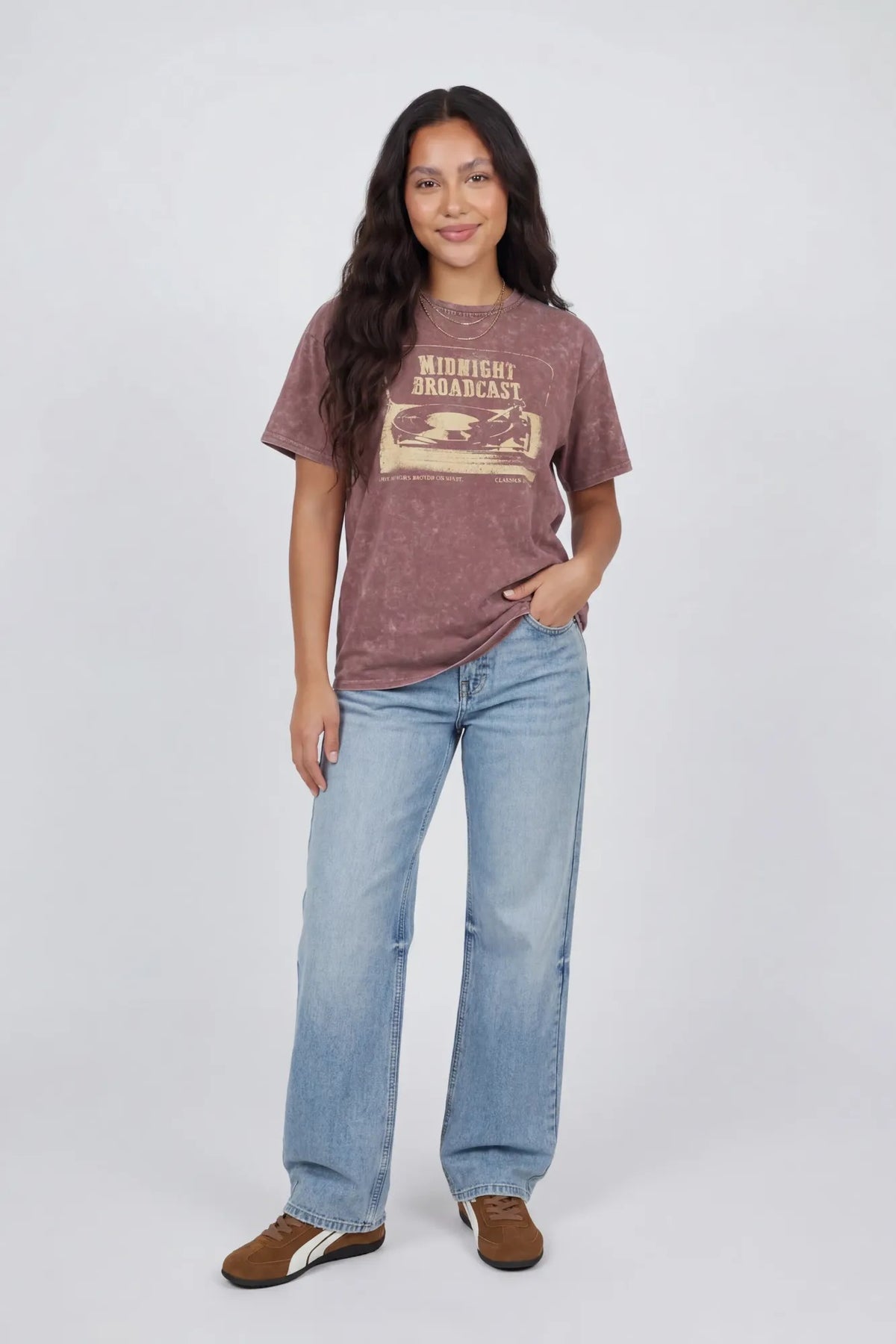 Alt View 2. Washed Graphic Boyfriend T-Shirt - Brown