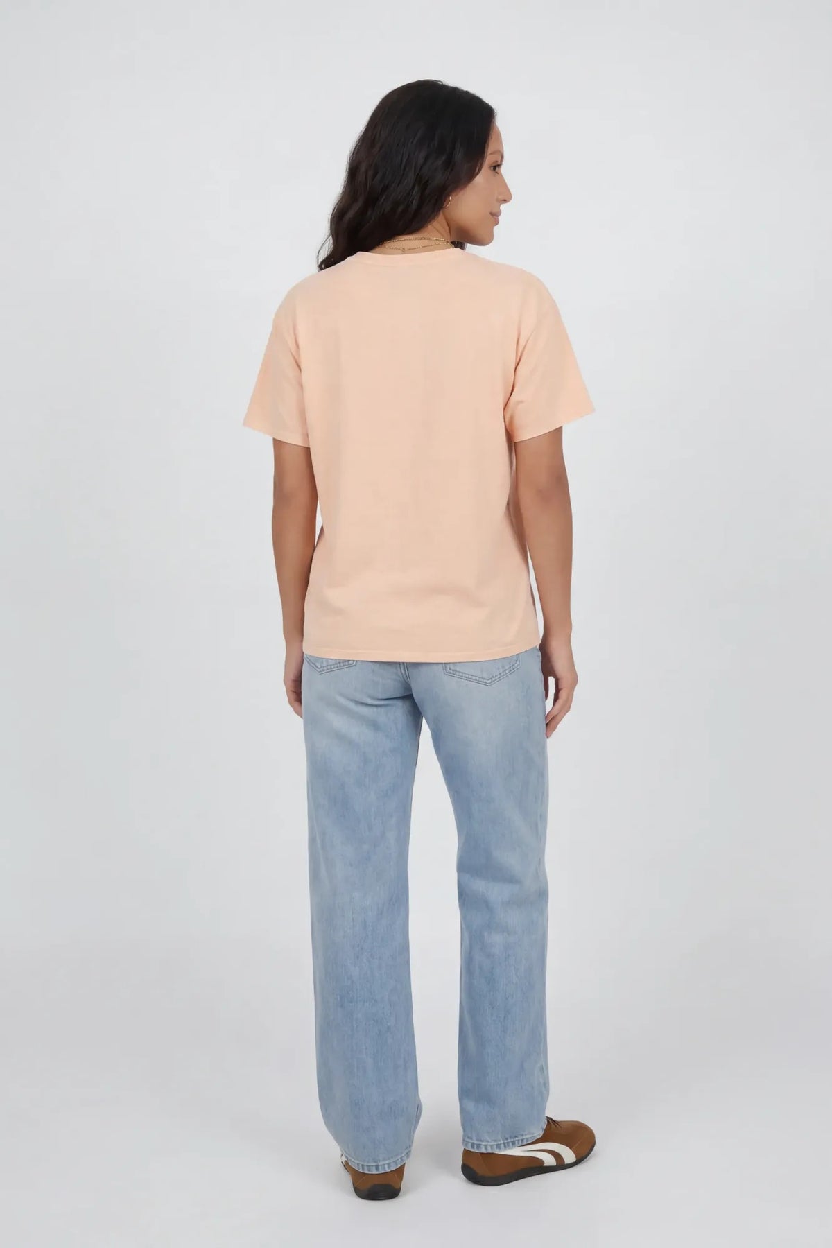 Alt View 4. Washed Graphic Boyfriend T-Shirt - Peach