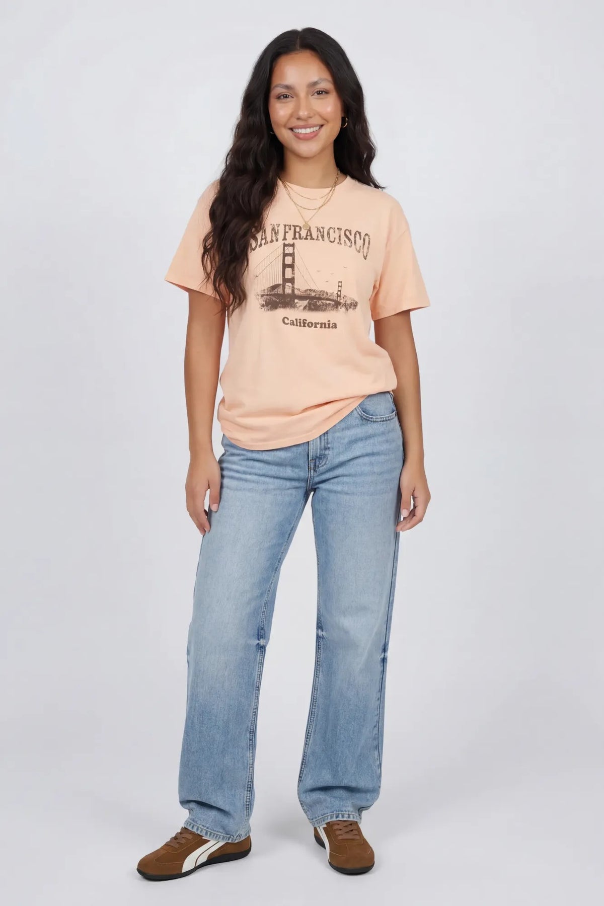 Alt View 3. Washed Graphic Boyfriend T-Shirt - Peach