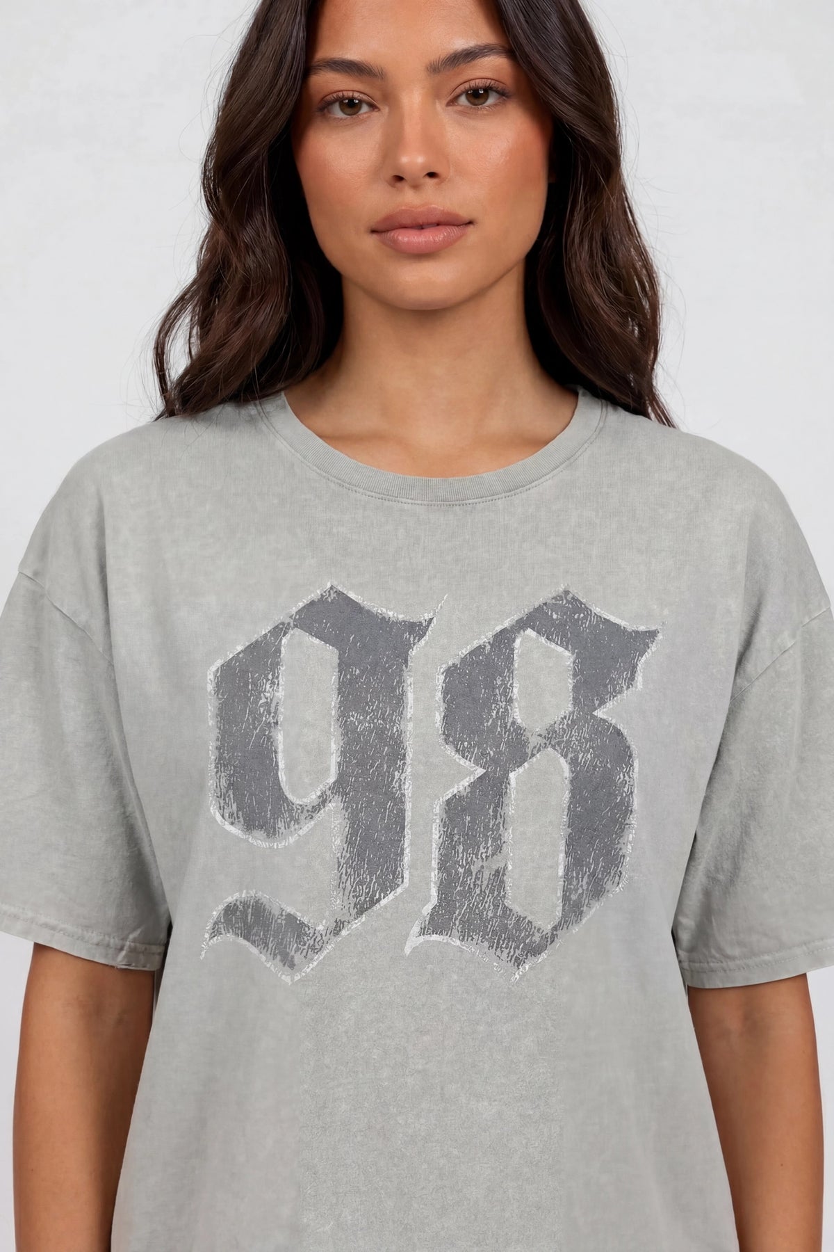 Washed Graphic Boyfriend T-Shirt - Heather Grey - Detail - Charcoal