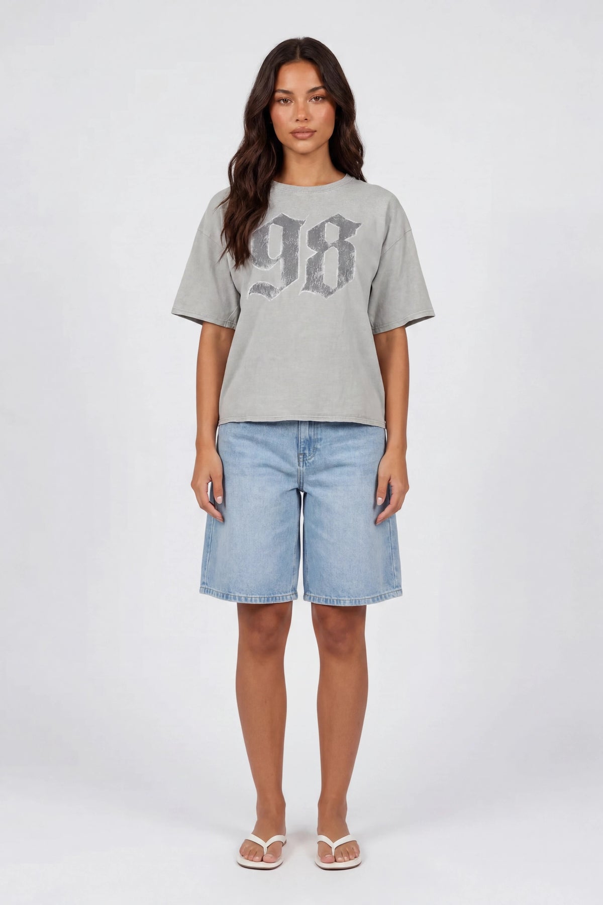 Alt View 2. Washed Graphic Boyfriend T-Shirt - Heather Grey - Front - Charcoal