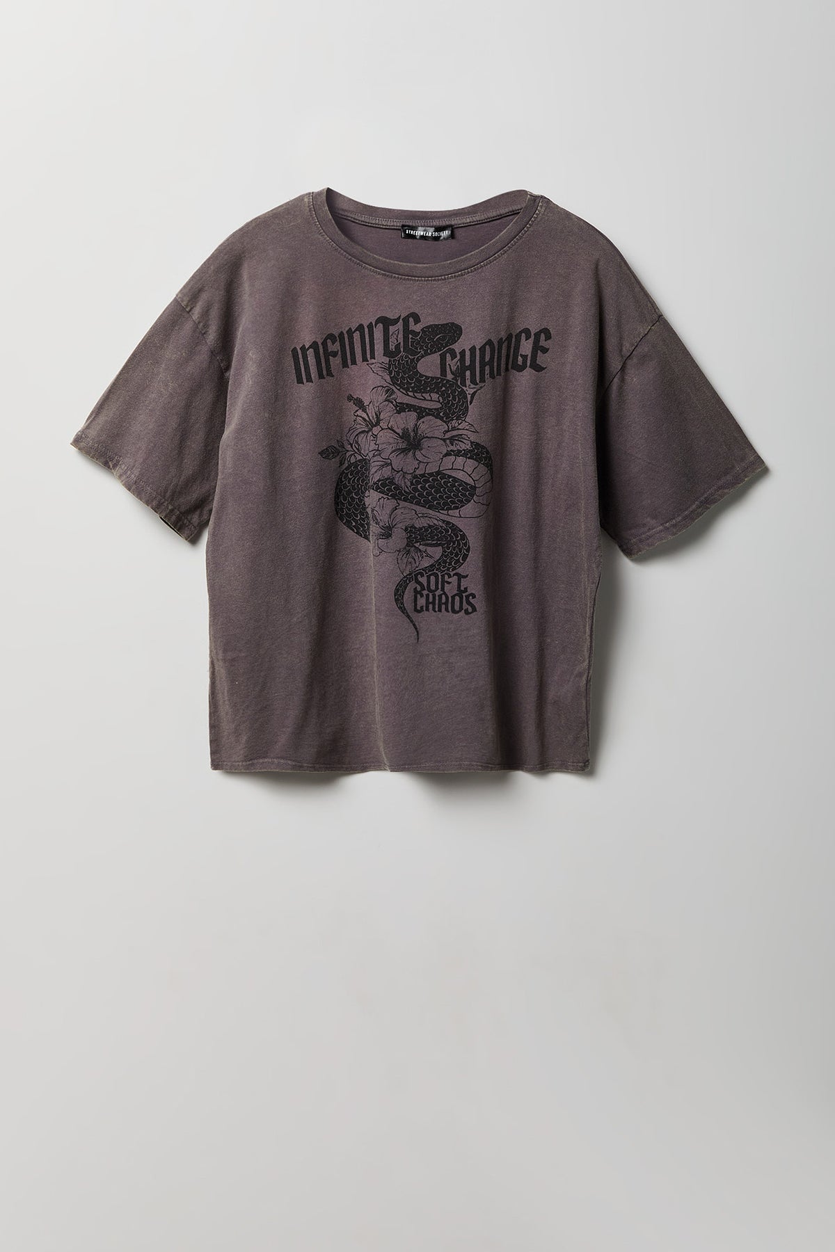Alt View 3. Washed Graphic Boyfriend T-Shirt - Heather Grey