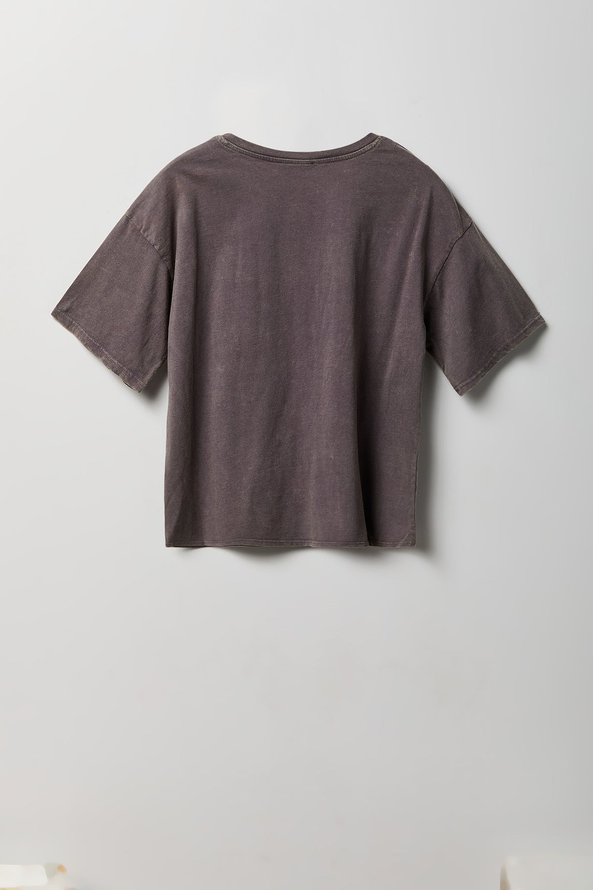 Alt View 4. Washed Graphic Boyfriend T-Shirt - Heather Grey