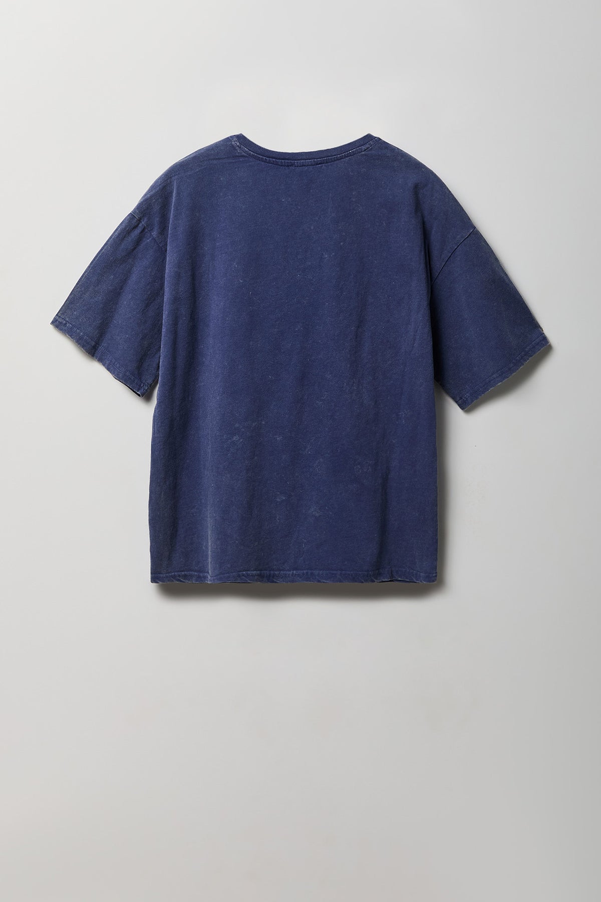 Alt View 4. Washed Graphic Boyfriend T-Shirt - Navy