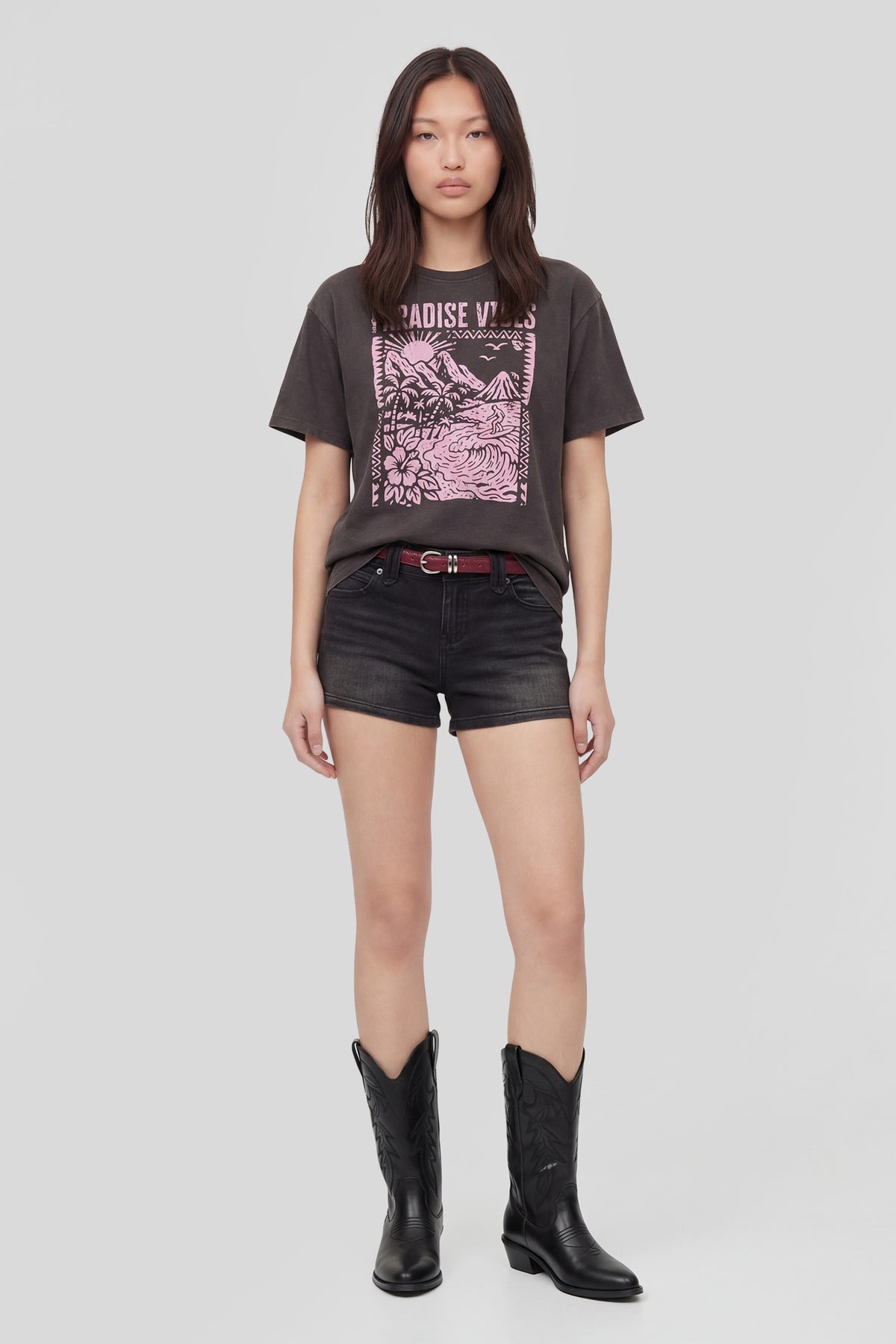 Alt View 3. Washed Graphic Boyfriend T-Shirt - Charcoal