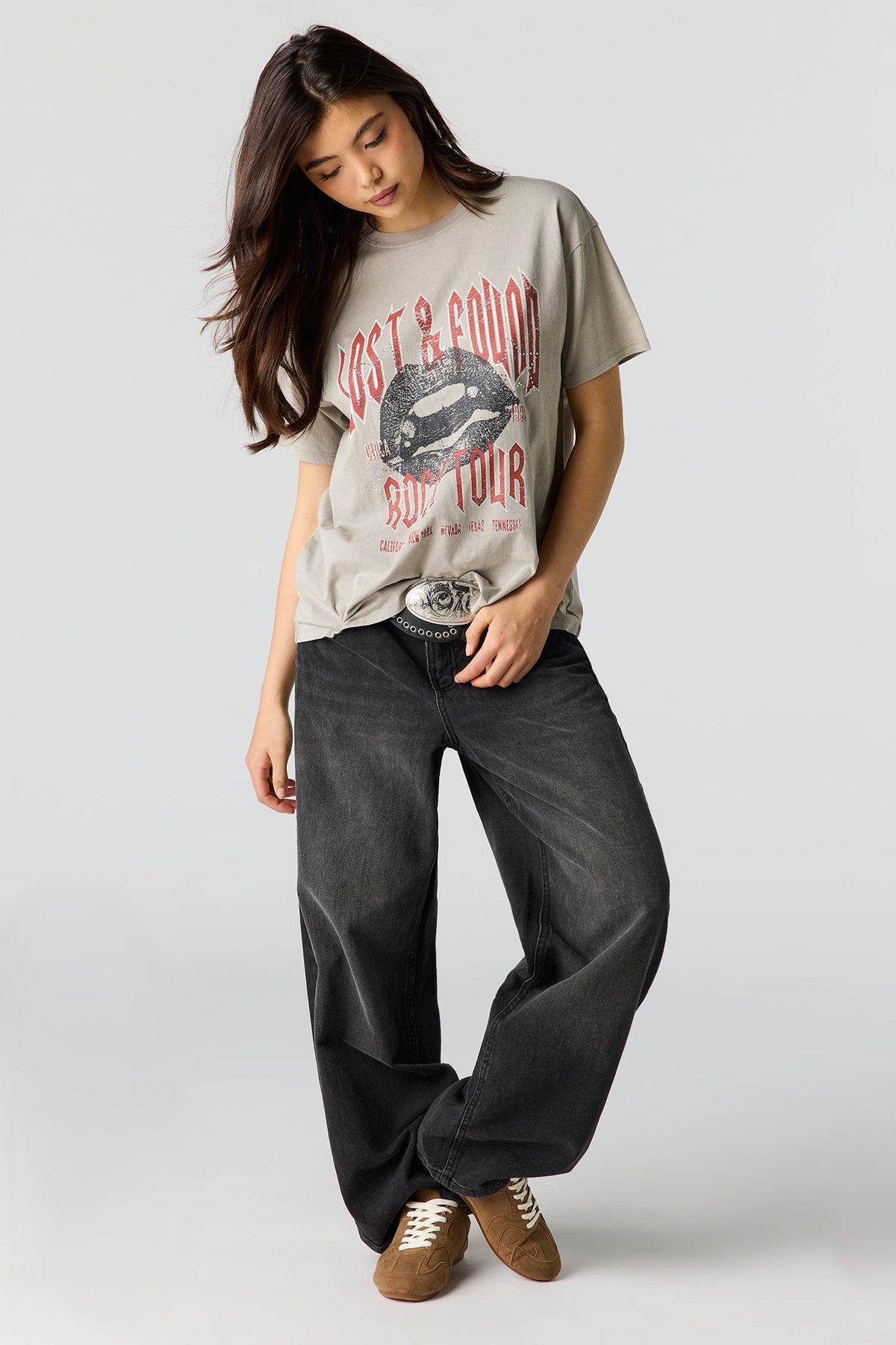 Alt View 3. Rhinestone Graphic Washed Boyfriend T-Shirt - Taupe