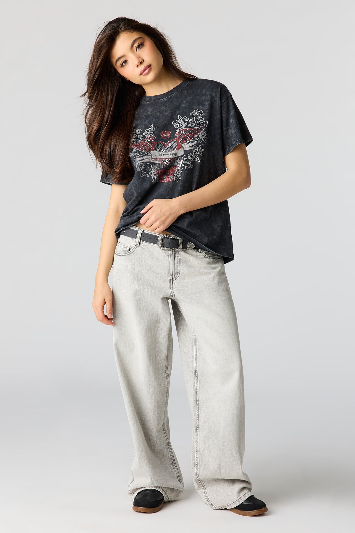Alt View 3. Rhinestone Graphic Washed Boyfriend T-Shirt - Jet Black