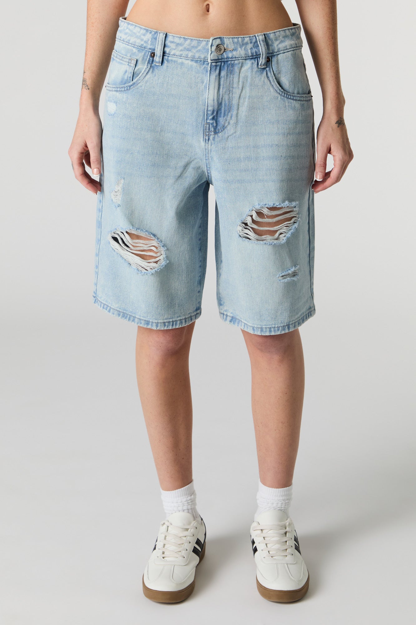 Light Wash Distressed Jort – Charlotte Russe