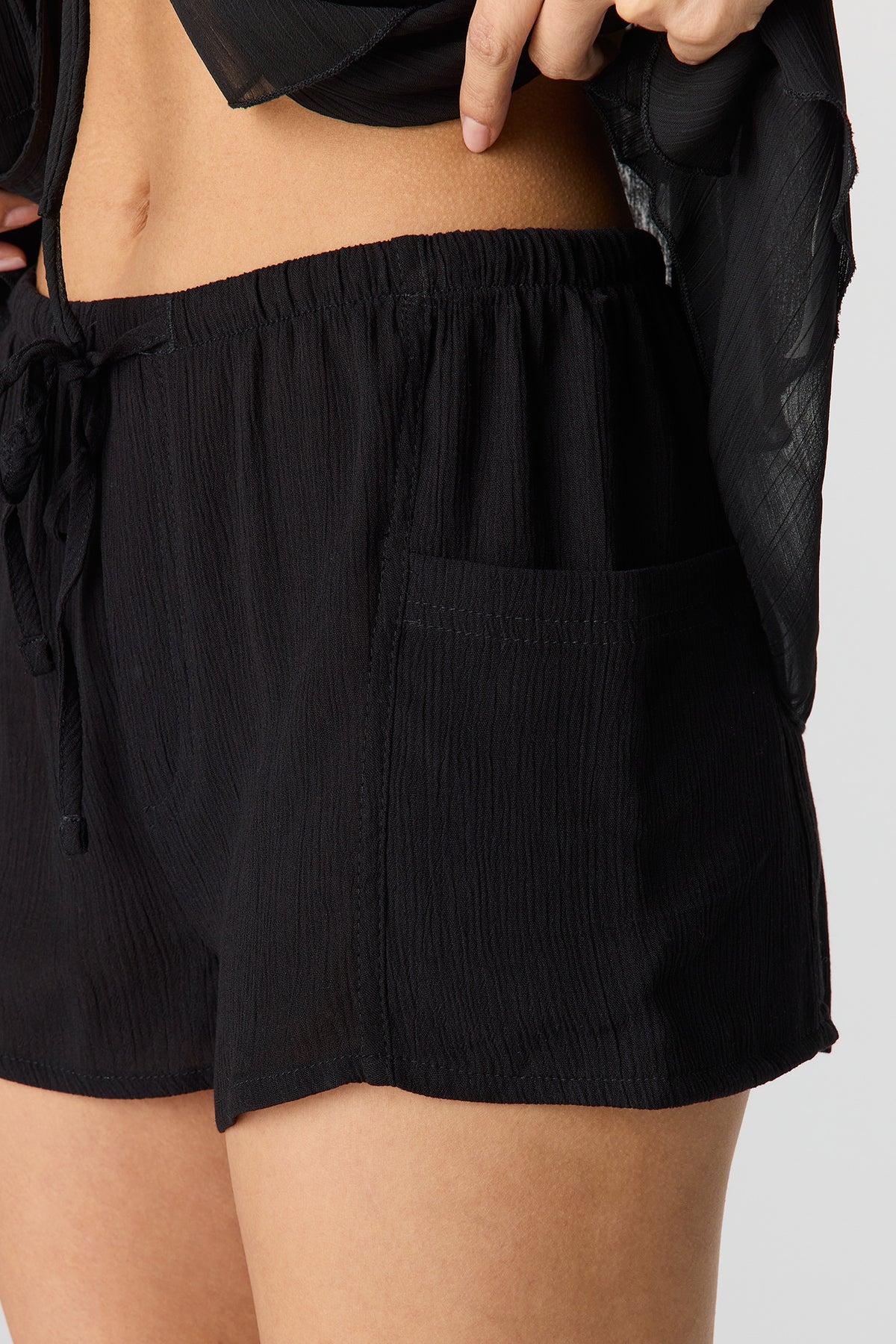 Alt View 4. Textured Drawstring Short - Black