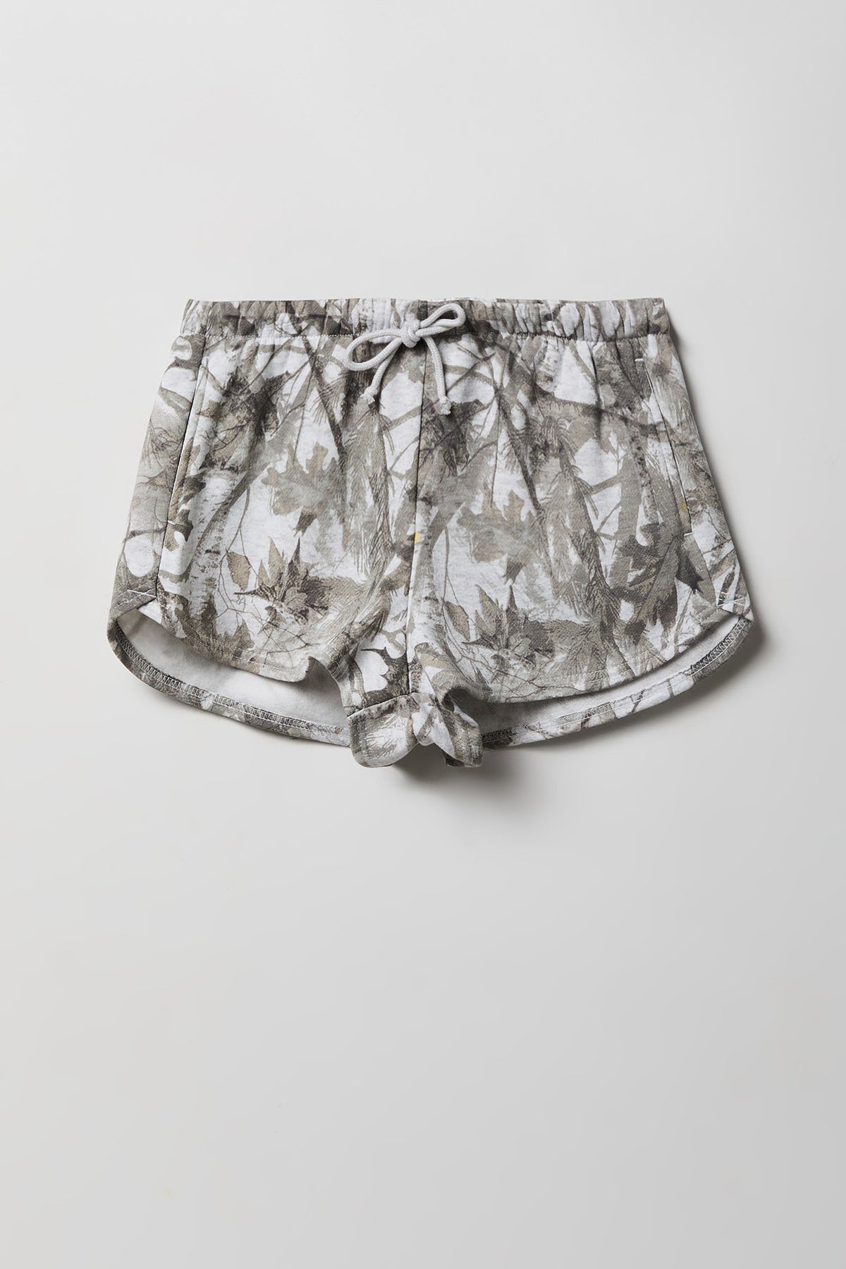 Alt View 3. Graphic Fleece Dolphin Short - Camouflage