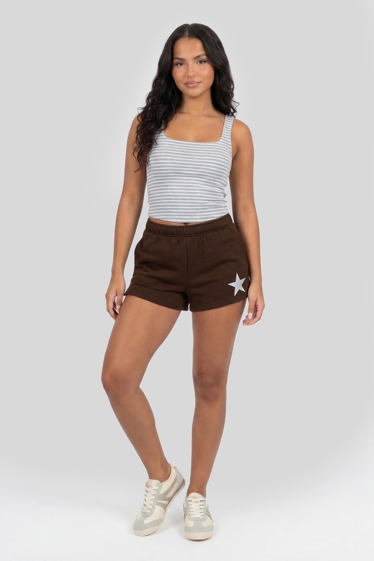 Alt View 3. Graphic Fleece Short - Brown