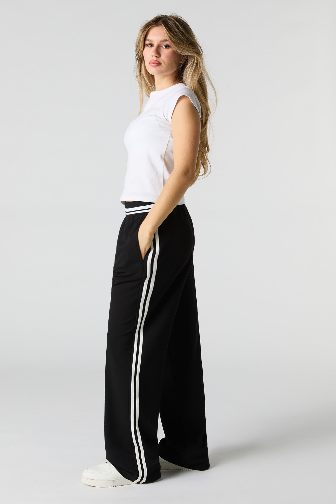 Active Contrast Wide Leg Sweatpant