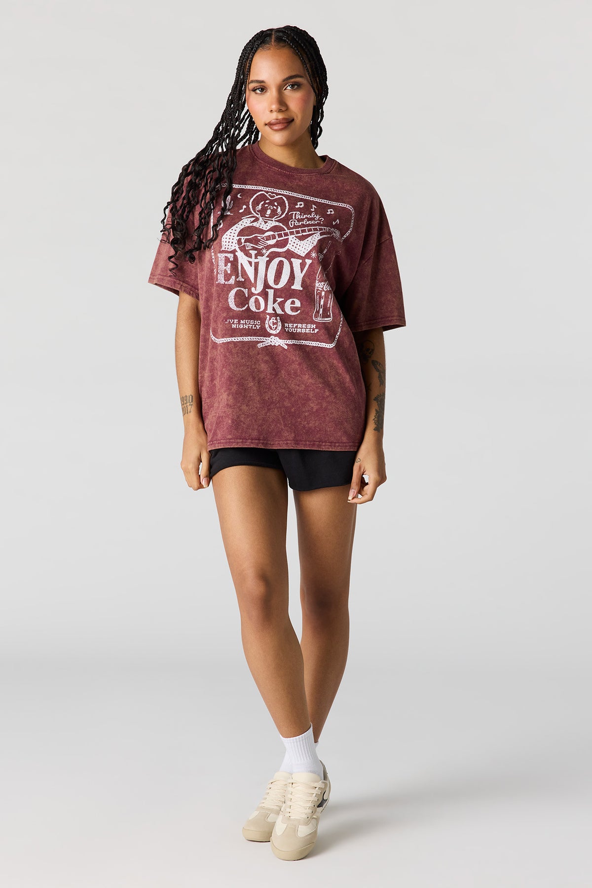 Alt View 3. Oversized Coca-Cola Graphic Washed T-Shirt - Burgundy