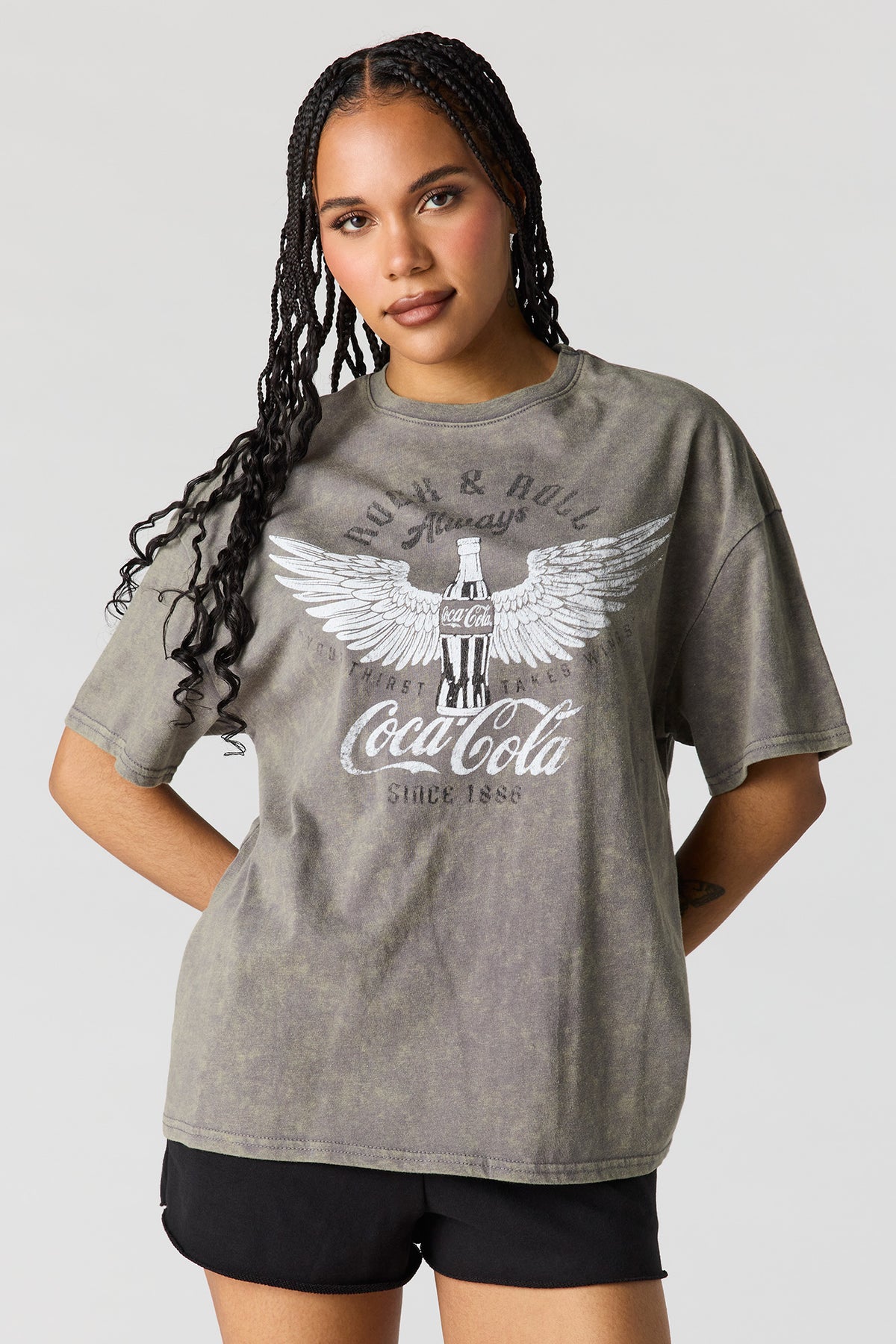 Alt View 2. Oversized Coca-Cola Graphic Washed T-Shirt - Charcoal