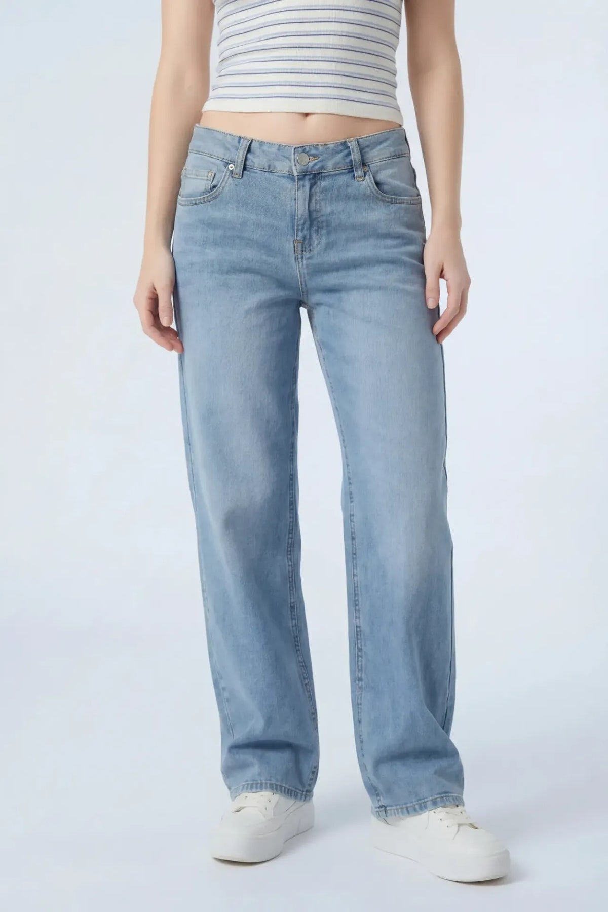 Alt View 3. Low Rise Baggy Light Jean - Light Denim Blue