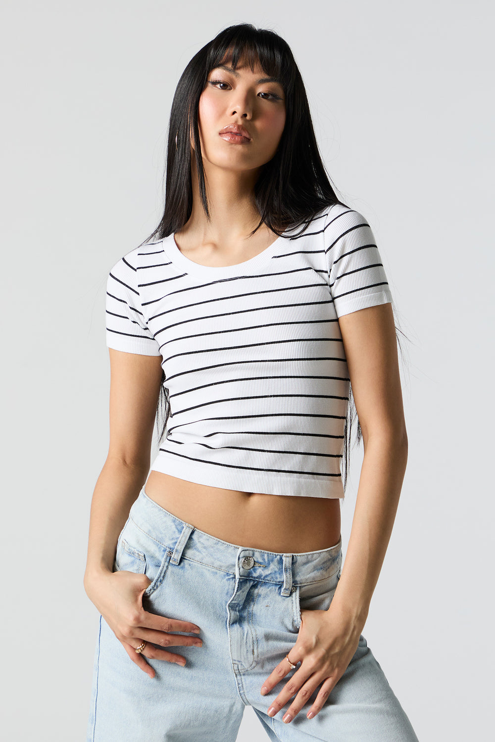 Striped Seamless Ribbed Scoop Neck T-Shirt Striped Seamless Ribbed Scoop Neck T-Shirt 1
