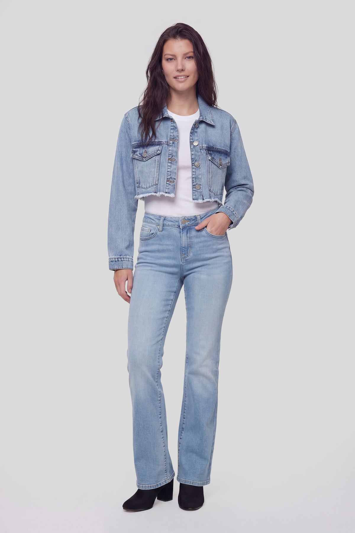 Alt View 3. Cropped Denim Jacket - Light Denim Blue