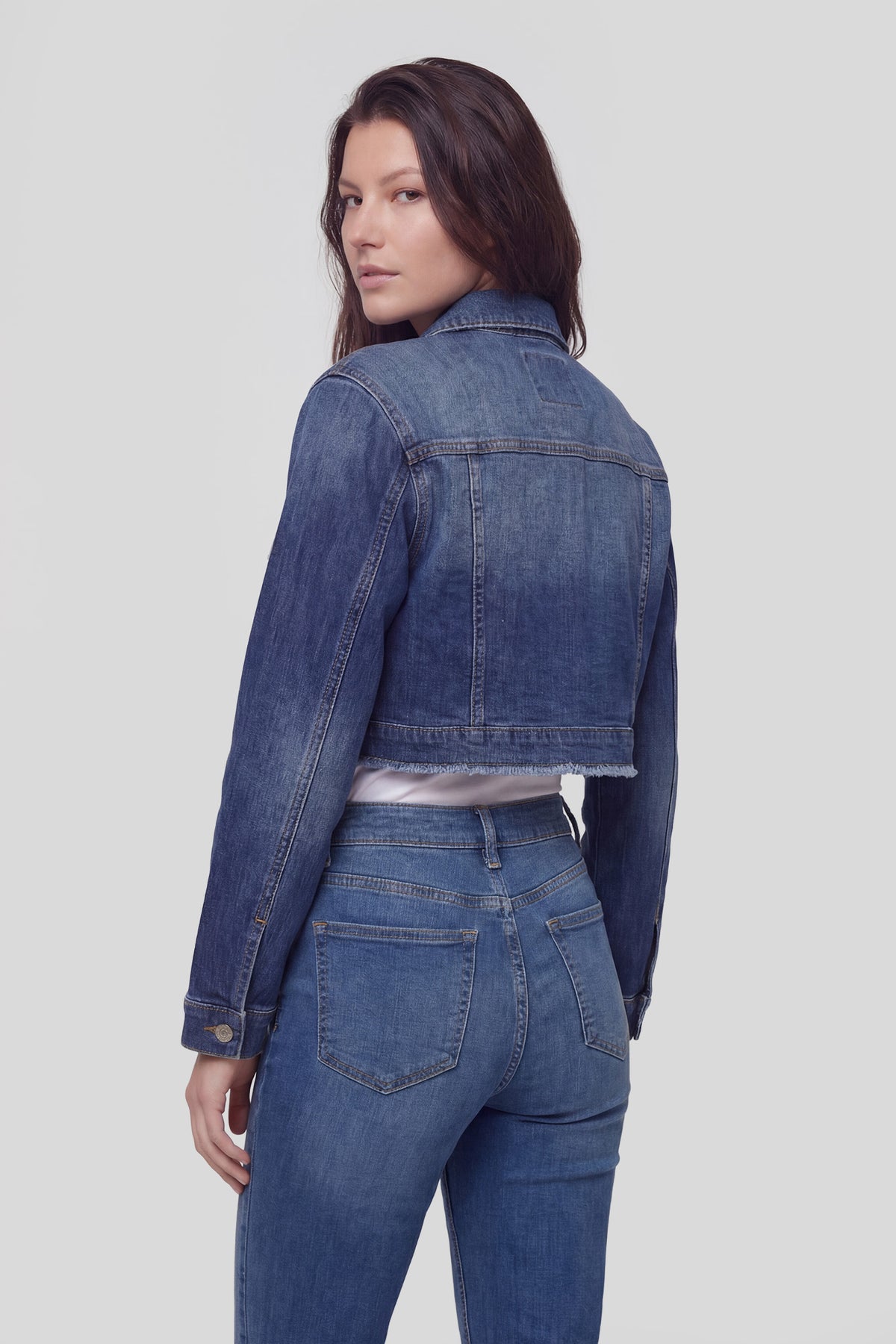 Alt View 2. Cropped Denim Jacket - Midnight Blue