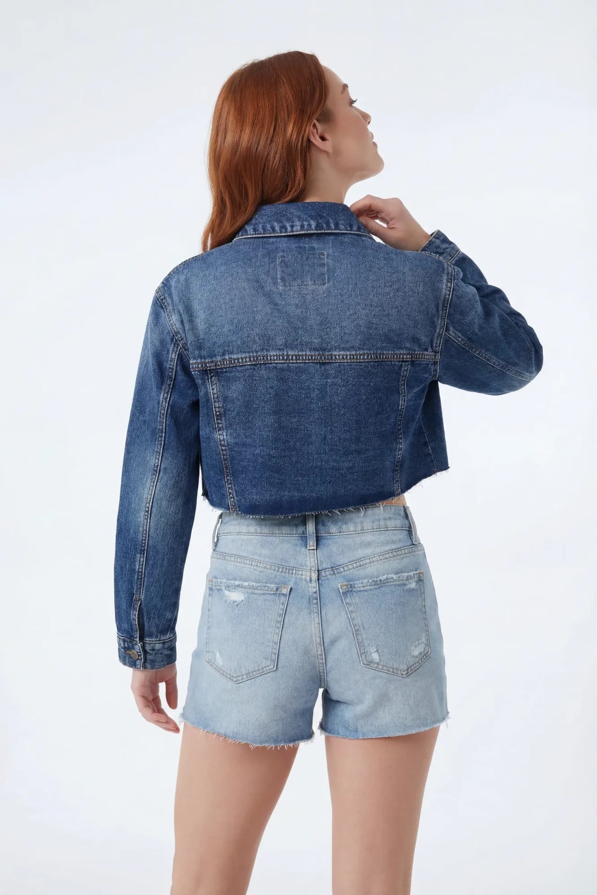 Alt View 2. Cropped Denim Jacket - Midnight Blue
