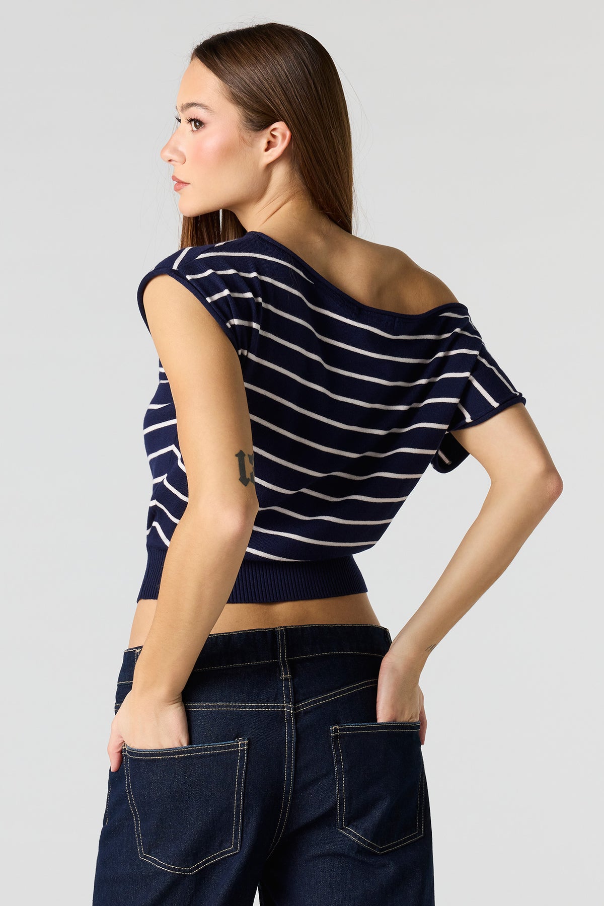 Alt View 2. Dolman Short Sleeve Knit Top - Navy
