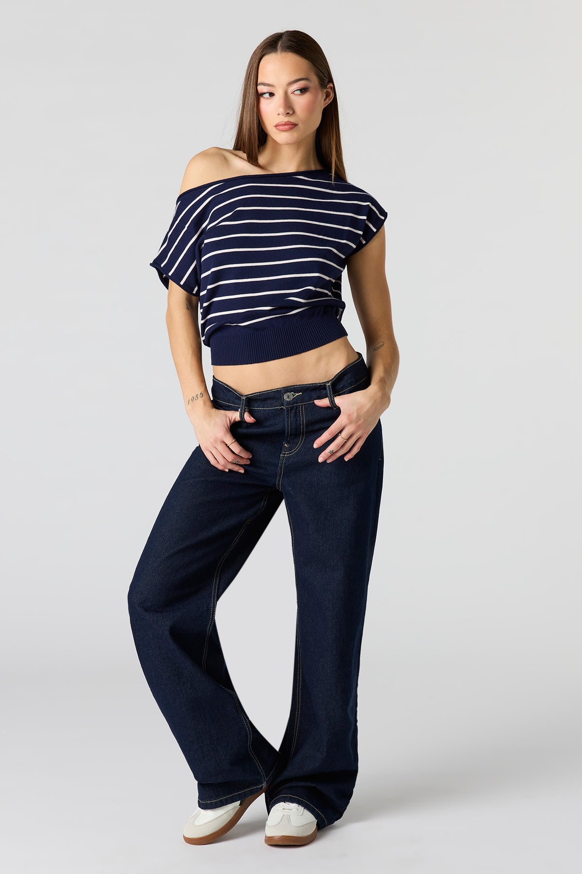 Alt View 3. Dolman Short Sleeve Knit Top - Navy