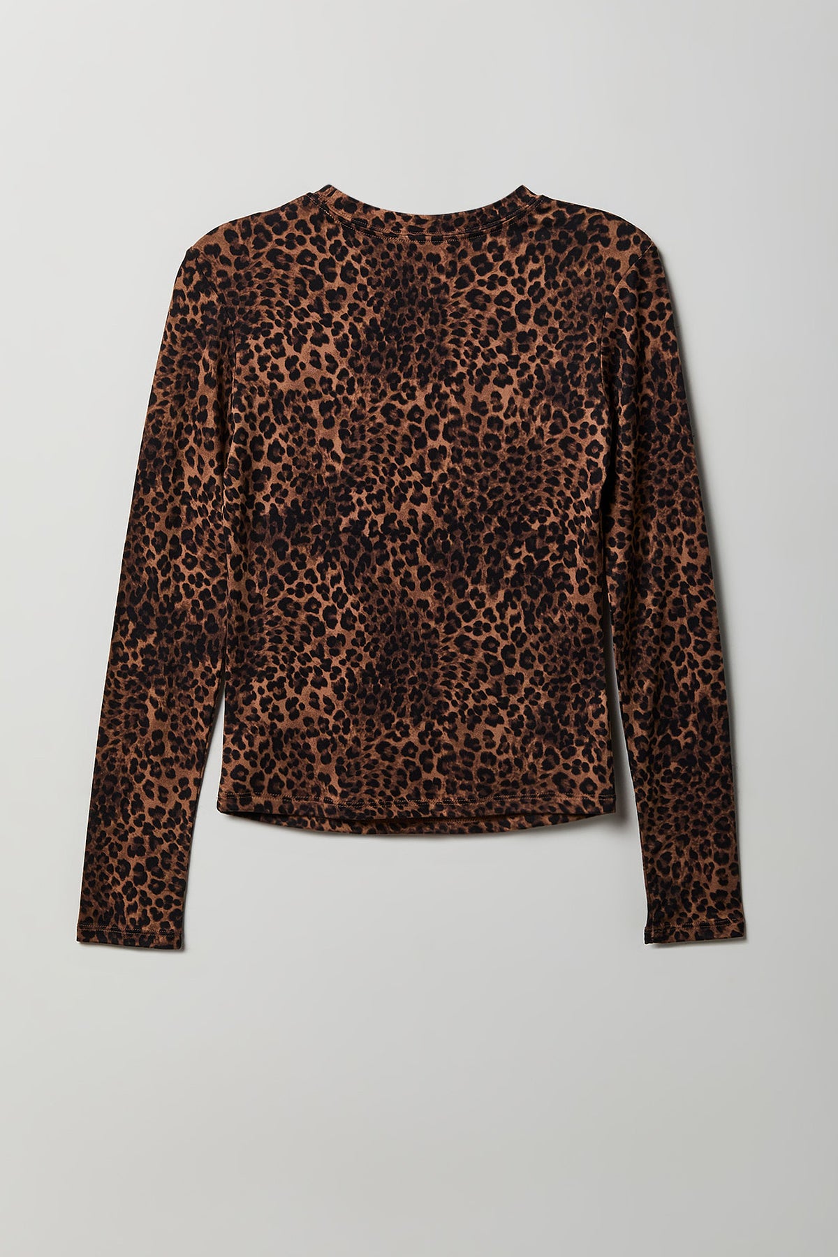 Alt View 2. Fitted Graphic Long Sleeve Top - Leopard