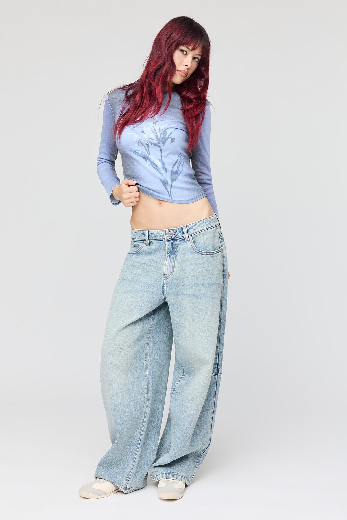 Alt View 3. Graphic Long Sleeve Top - Blue