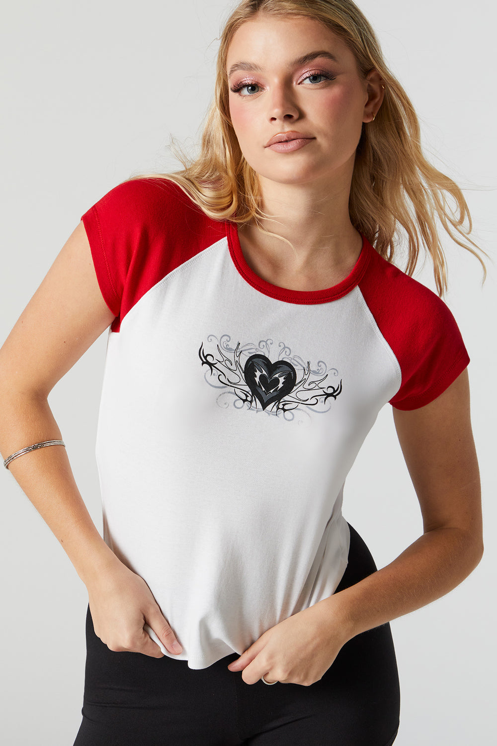 Grunge Heart Graphic Raglan T-Shirt Grunge Heart Graphic Raglan T-Shirt 1