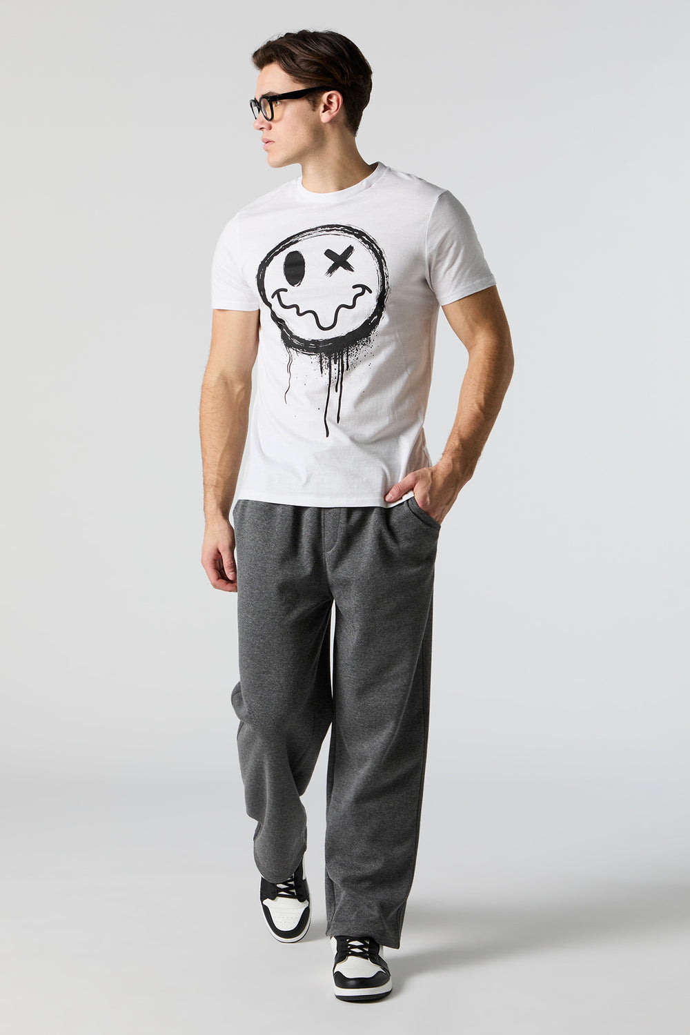 Distorted Smiley Graphic T-Shirt Distorted Smiley Graphic T-Shirt 3