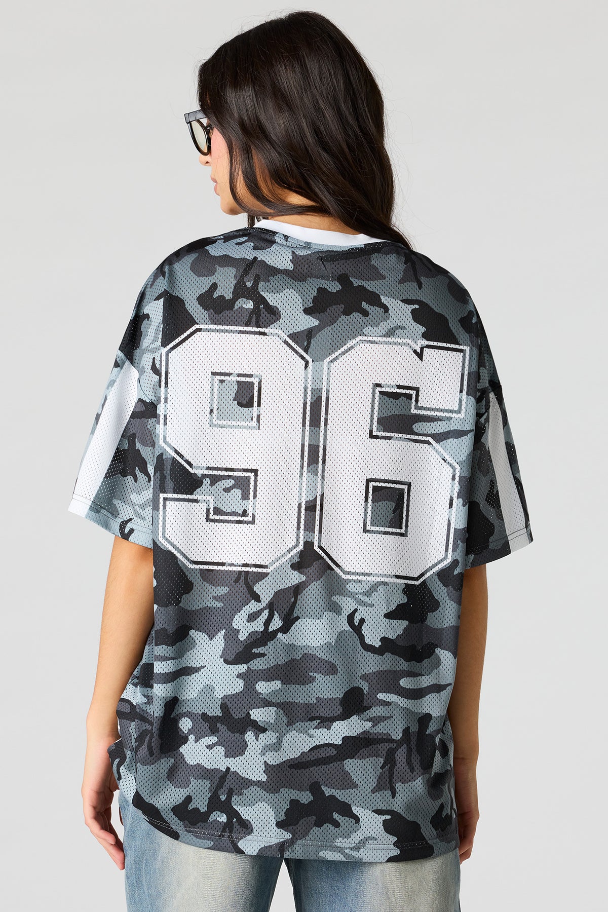 Alt View 2. Mesh Graphic V-Neck Jersey - Silver