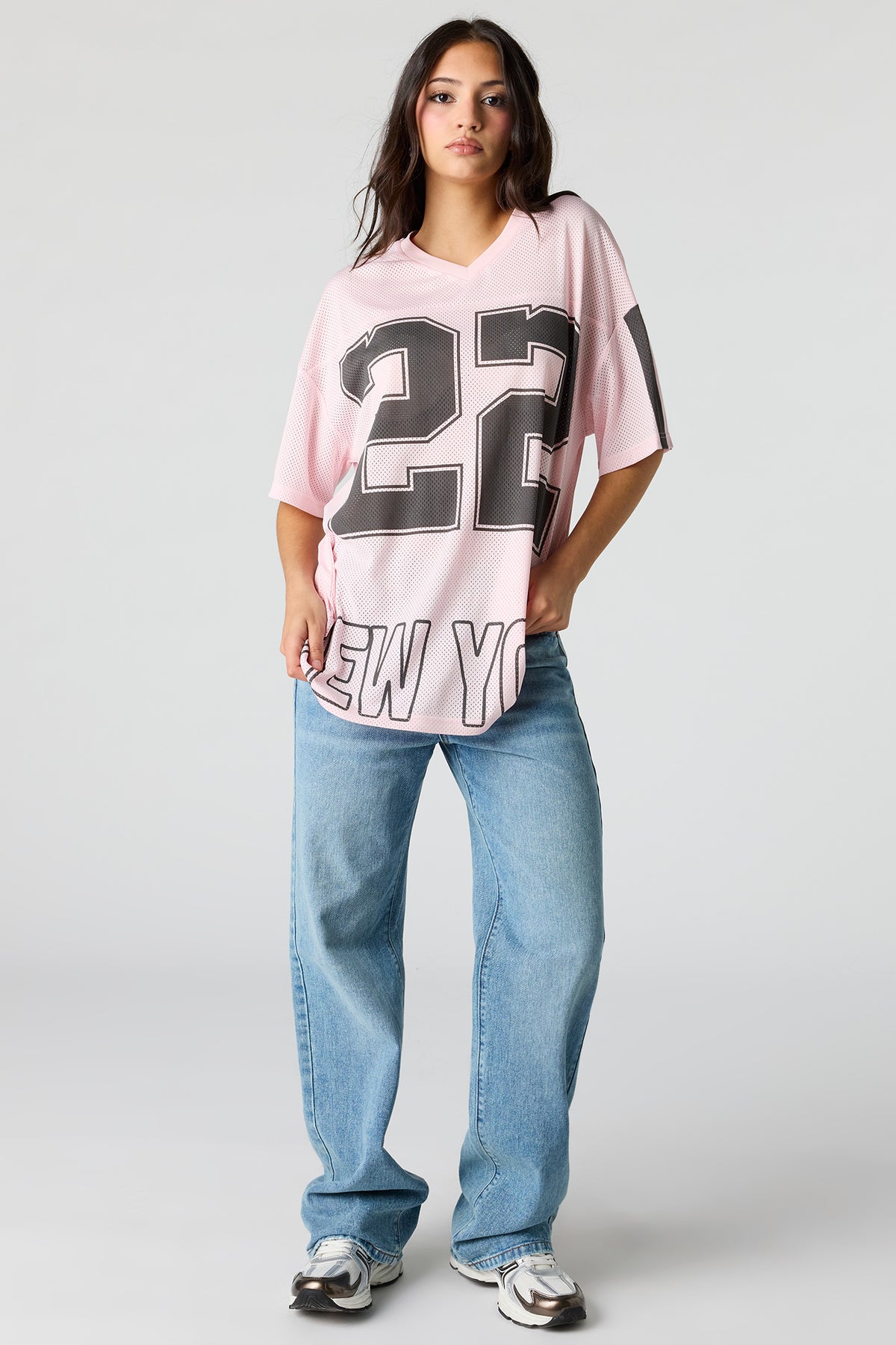 Alt View 3. Mesh Graphic V-Neck Jersey - Light Pink