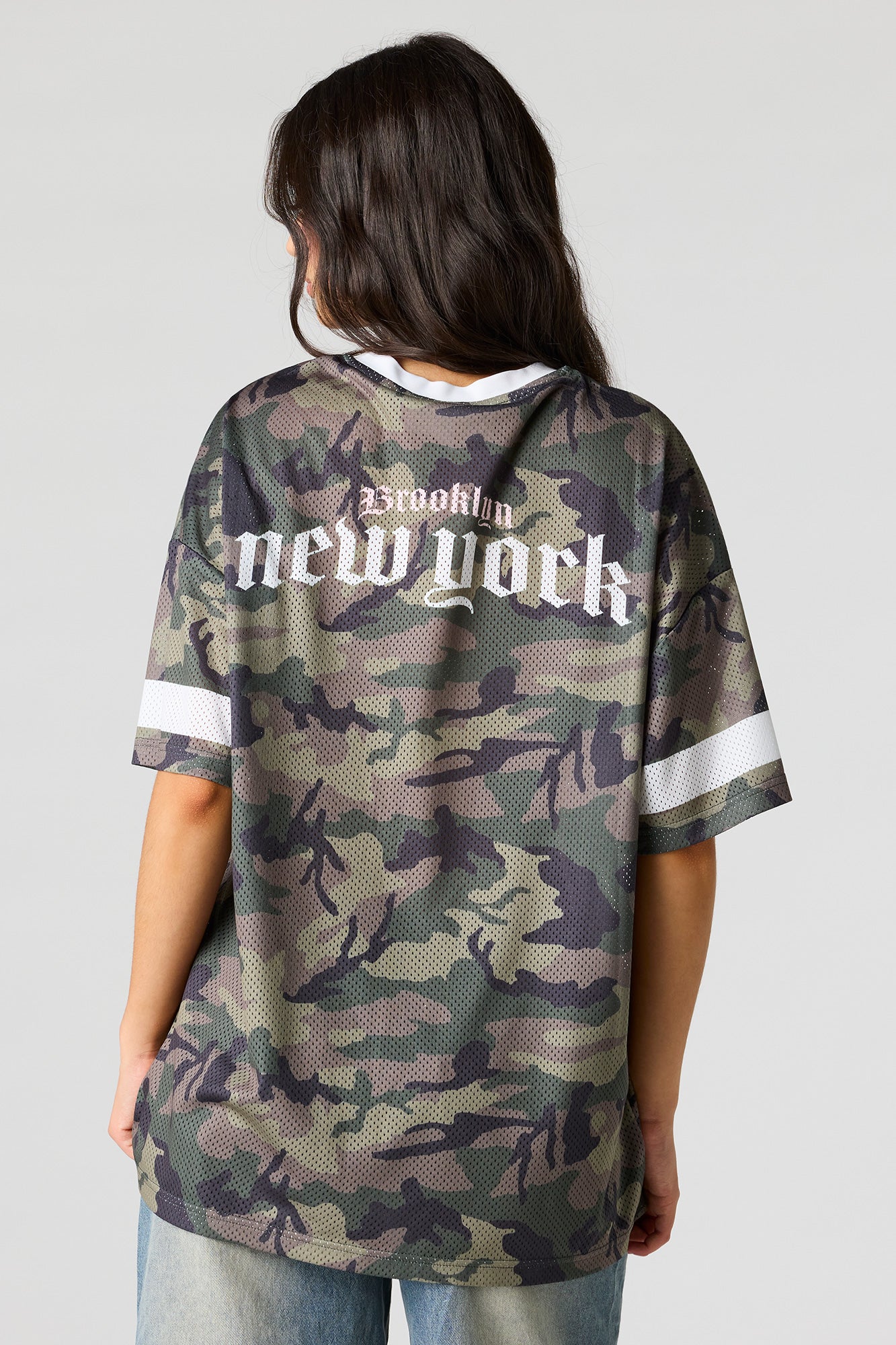 Mesh Graphic V-Neck Jersey – Charlotte Russe