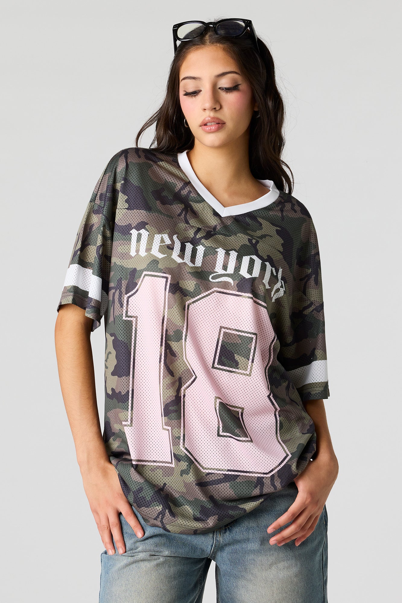 Mesh Graphic V-Neck Jersey – Charlotte Russe