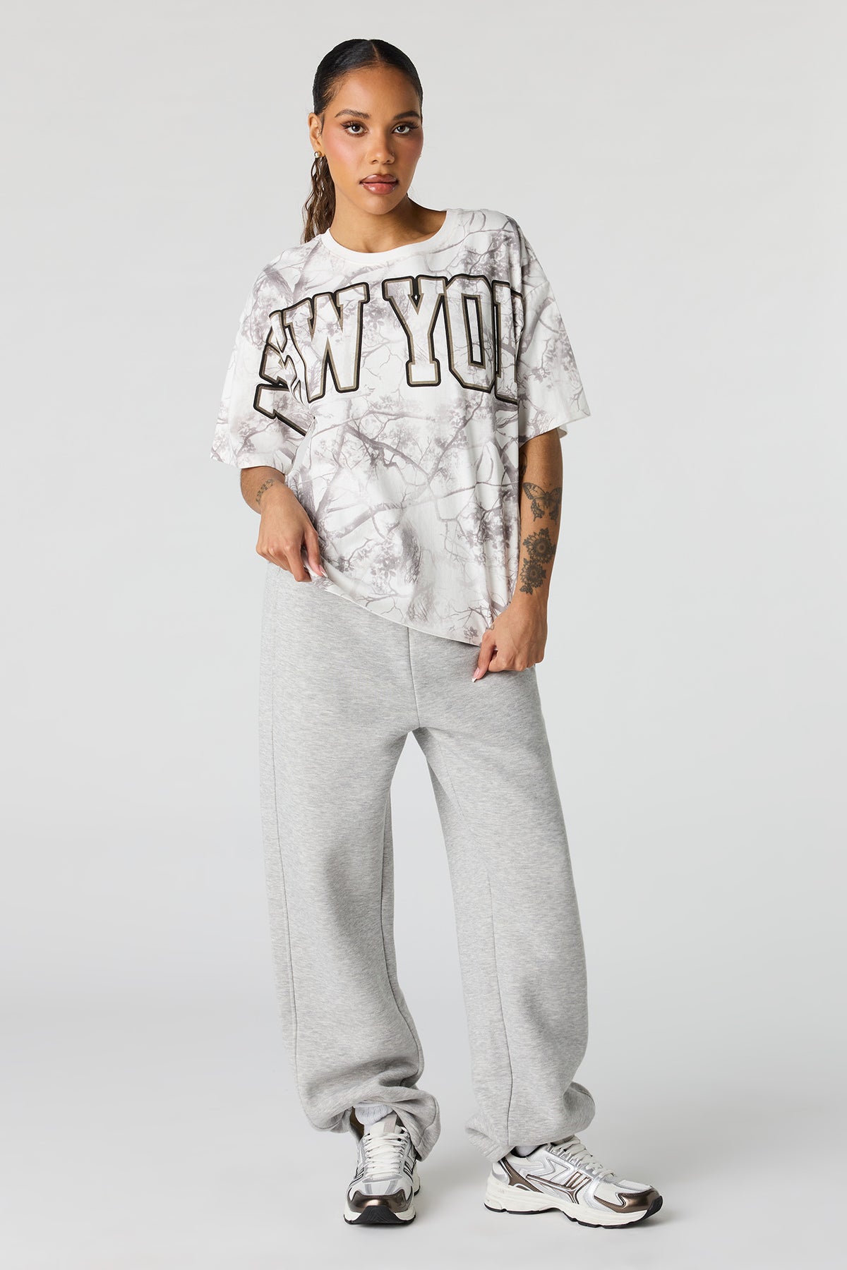 Alt View 3. Graphic Printed Boyfriend T-Shirt - Off White