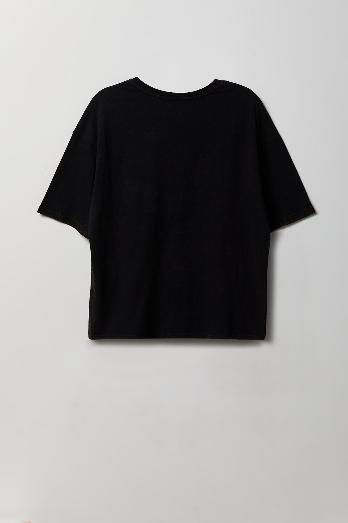 Alt View 2. Washed Graphic Boyfriend T-Shirt - Black