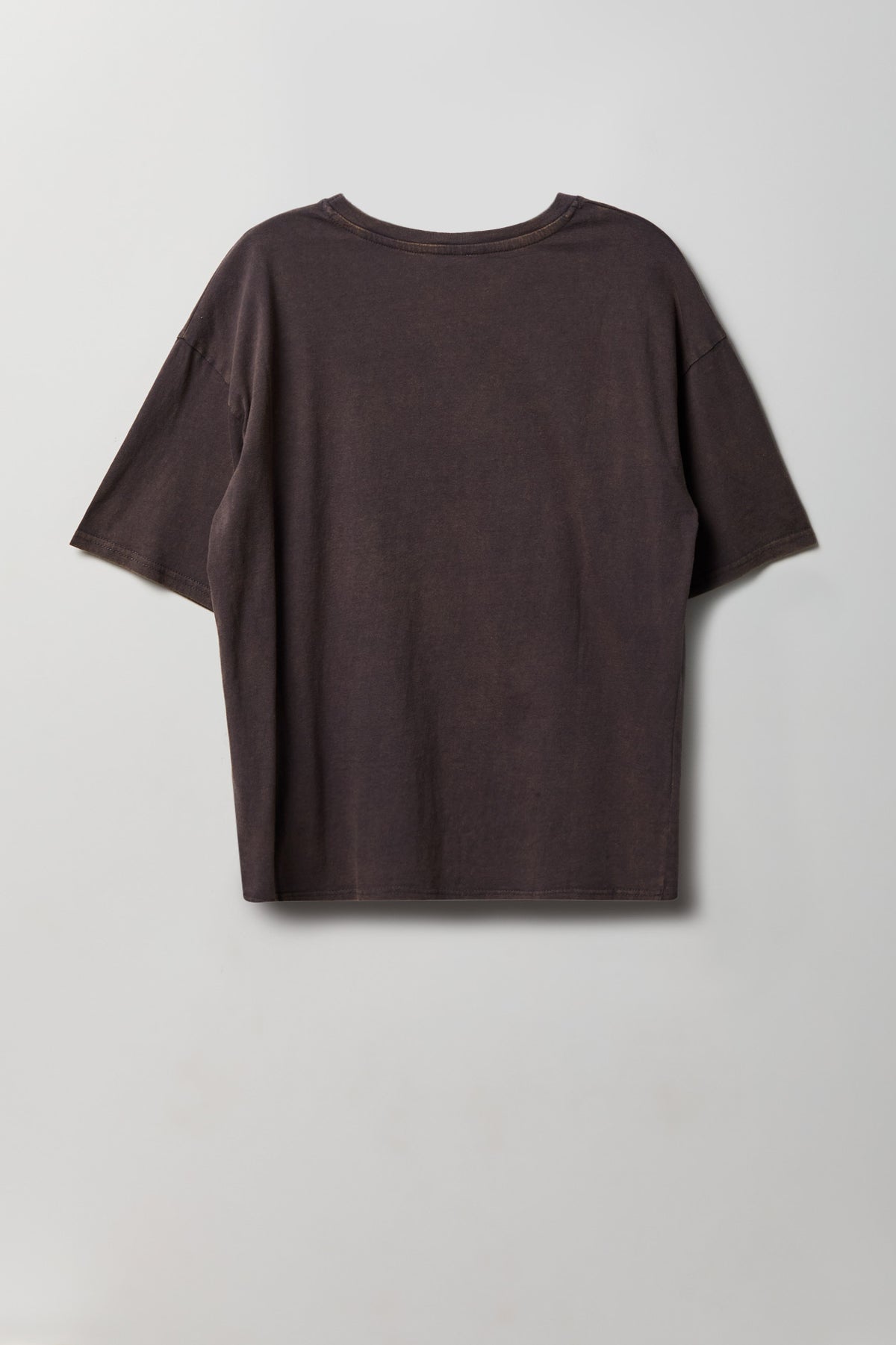 Alt View 2. Washed Graphic Boyfriend T-Shirt - Charcoal