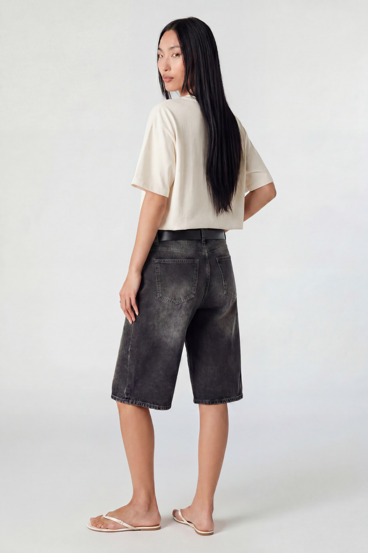 Alt View 3. Summer Graphic Boyfriend T-Shirt - Ivory