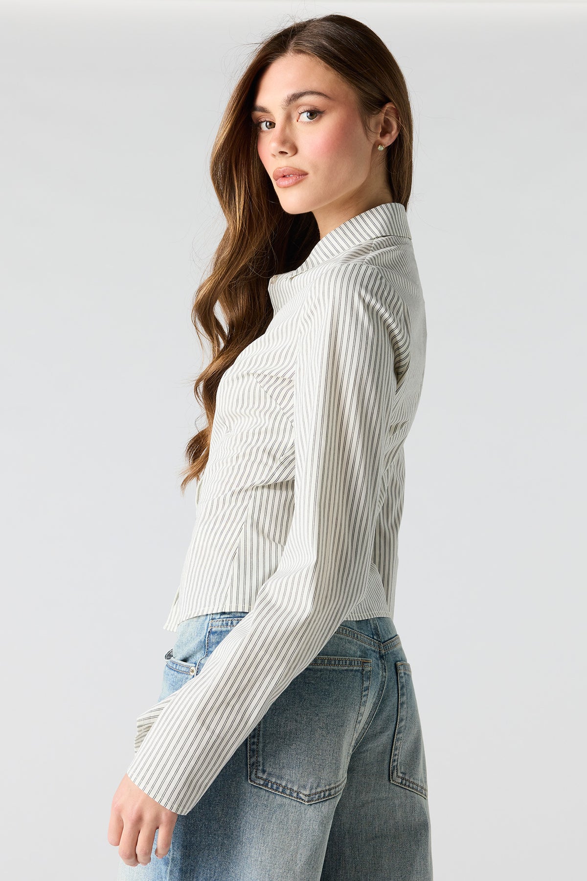 Alt View 2. Fitted Bell Sleeve Button-Up Top - Ivory