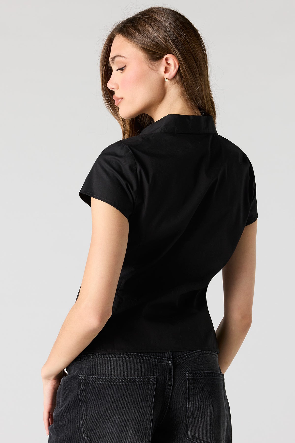 Alt View 2. Fitted Short Sleeve Button-Up Top - Black