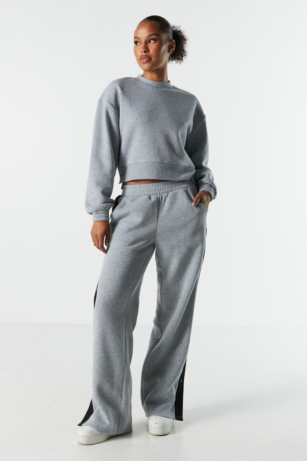 Fleece Buttoned Crewneck Sweatshirt Fleece Buttoned Crewneck Sweatshirt 10