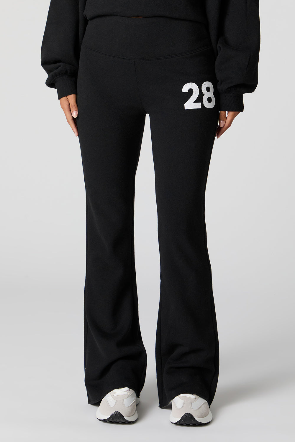 Graphic Flare Fleece Sweatpant Graphic Flare Fleece Sweatpant 5