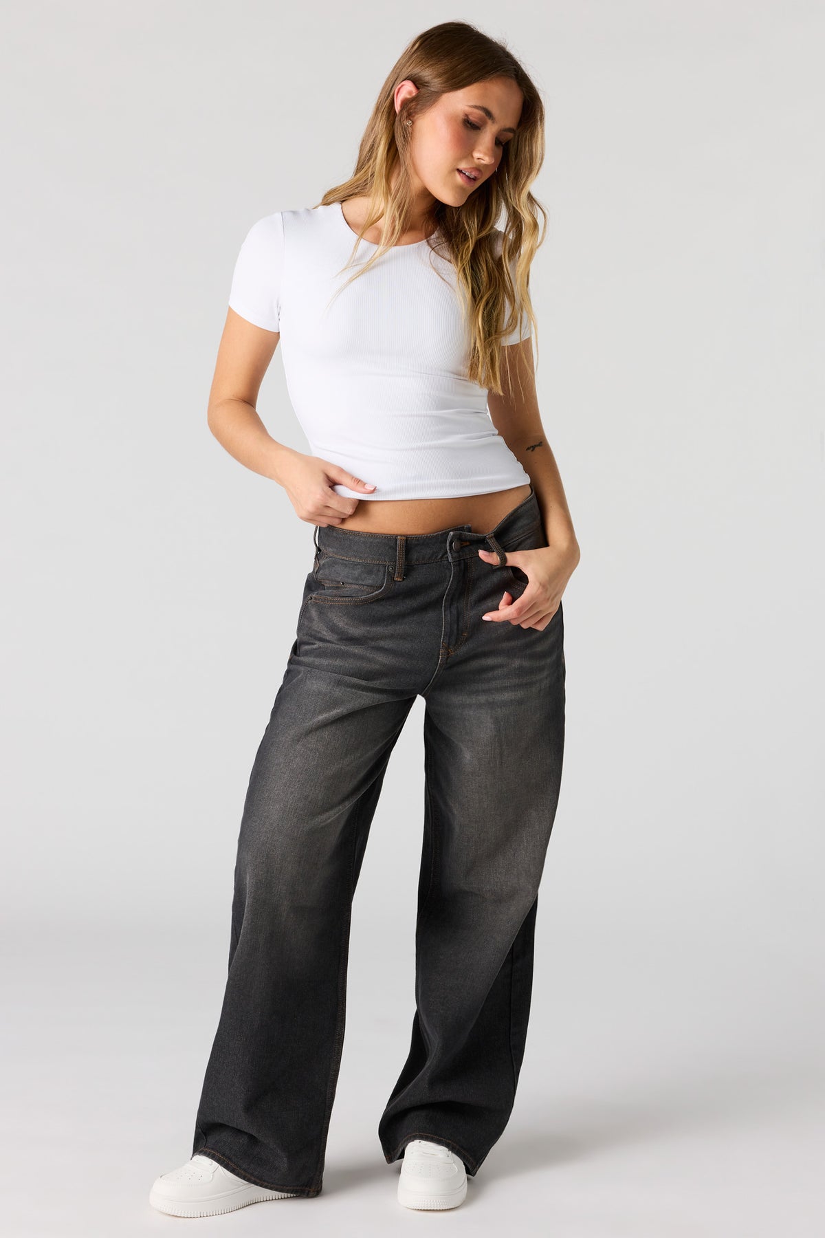 Alt View 3. Contour Ribbed T-Shirt - White