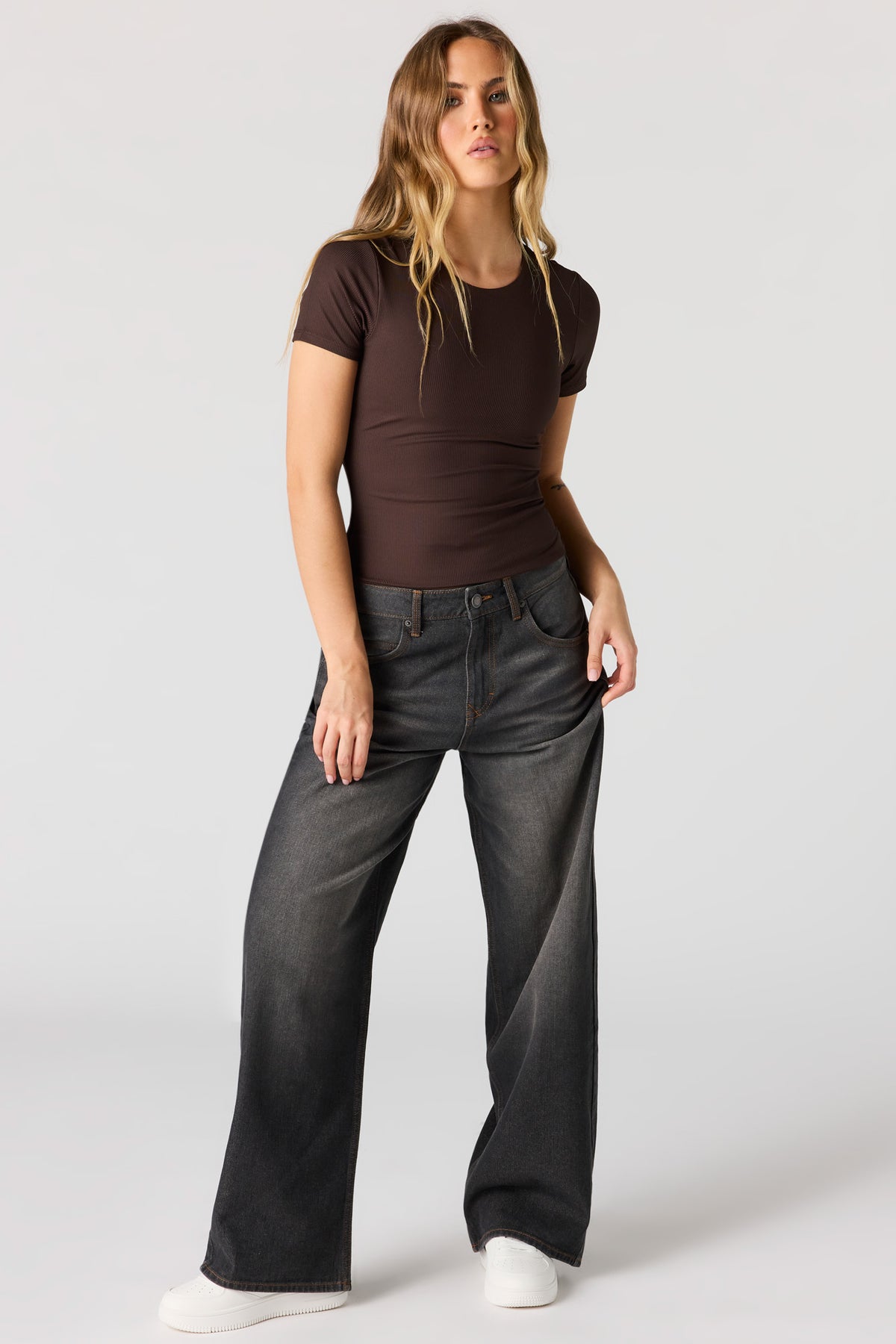 Alt View 3. Contour Ribbed T-Shirt - Brown
