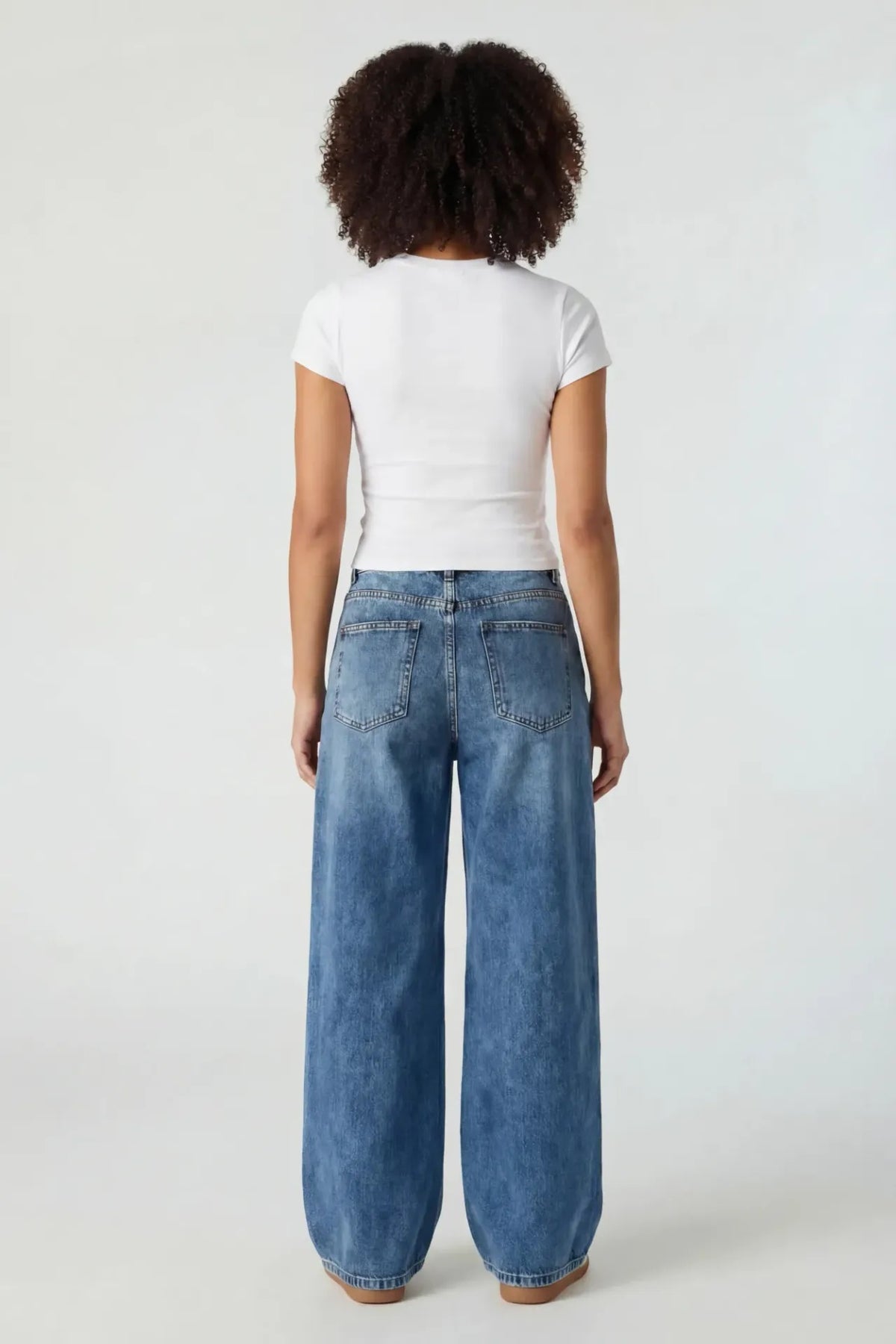 Alt View 2. High Rise Ultra Baggy Jean - Medium Blue