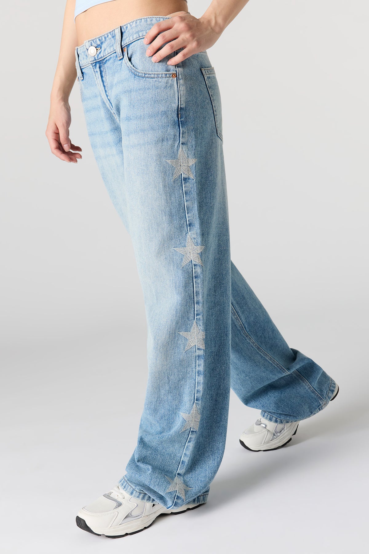 Alt View 2. Brooklyn Low Rise Baggy Jean - Light Denim Blue